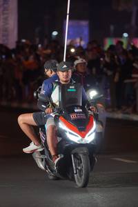 BIB: 
                            <button type="button" onclick="openModal(24302621)" class="btn btn-primary btn-sm float-right btn-popup" data-toggle="modal" data-target=".modal-high-quality">
                        <i class="fas fa-shopping-cart"></i> Add to Cart
                    </button>
                                            <button type="button" onclick="isThisMe(24302621, true)" class="btn btn-success btn-sm float-right btn-popup btn-isme hidden" data-toggle="tooltip" data-placement="bottom" title="นี่คือรูปของคุณใช่ไหม คลิกที่นี่เพื่อเอาเข้าอัลบั้ม">
                        <i class="fas fa-plus"></i> Add to album
                    </button>
                    <button type="button" onclick="isThisMe(24302621, false)" class="btn btn-warning btn-sm float-right btn-popup btn-isnotme hidden">
                        <i class="fas fa-ban"></i> Remove from album
                    </button>